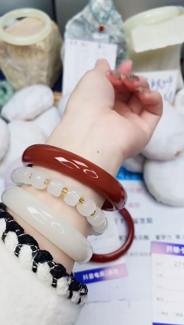 【闪购商品】石英质玉手镯未镶嵌275-玛瑙-圈口65