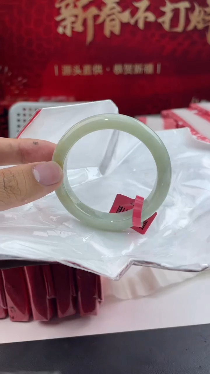 【闪购商品】翡翠手镯未镶嵌7翡翠手镯（微瑕）