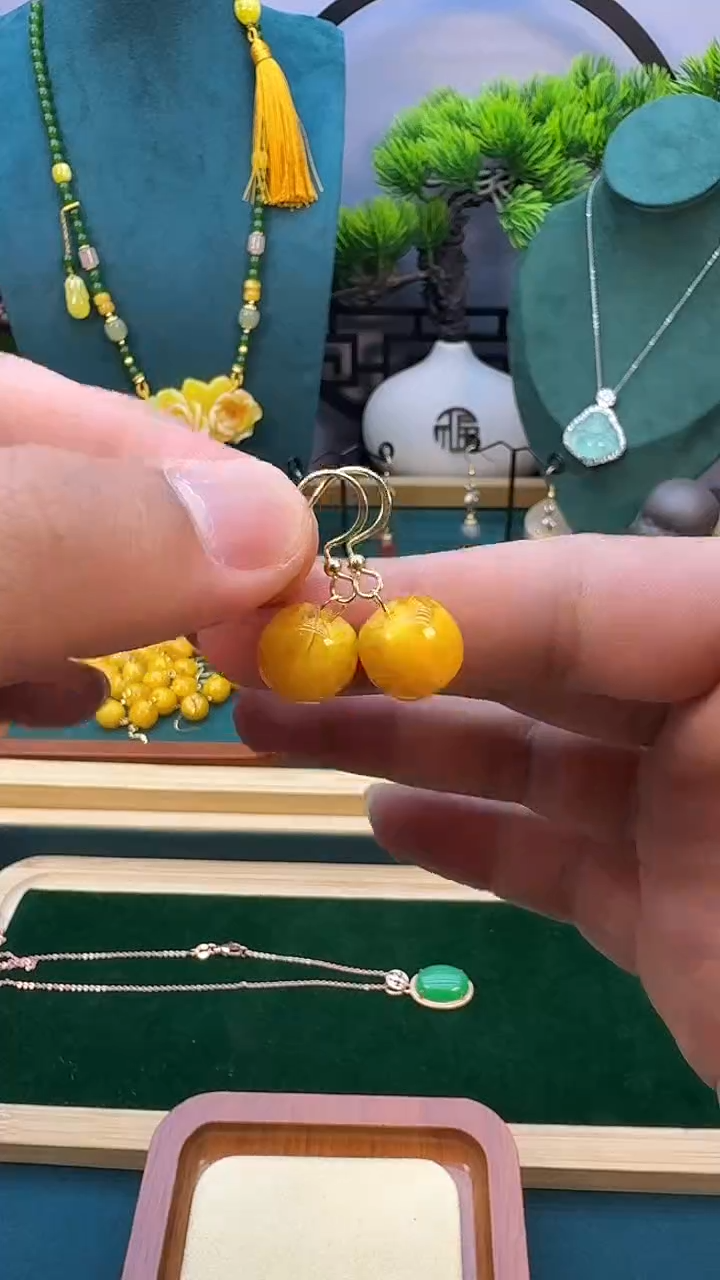 14K金镶嵌蜜蜡耳饰E01