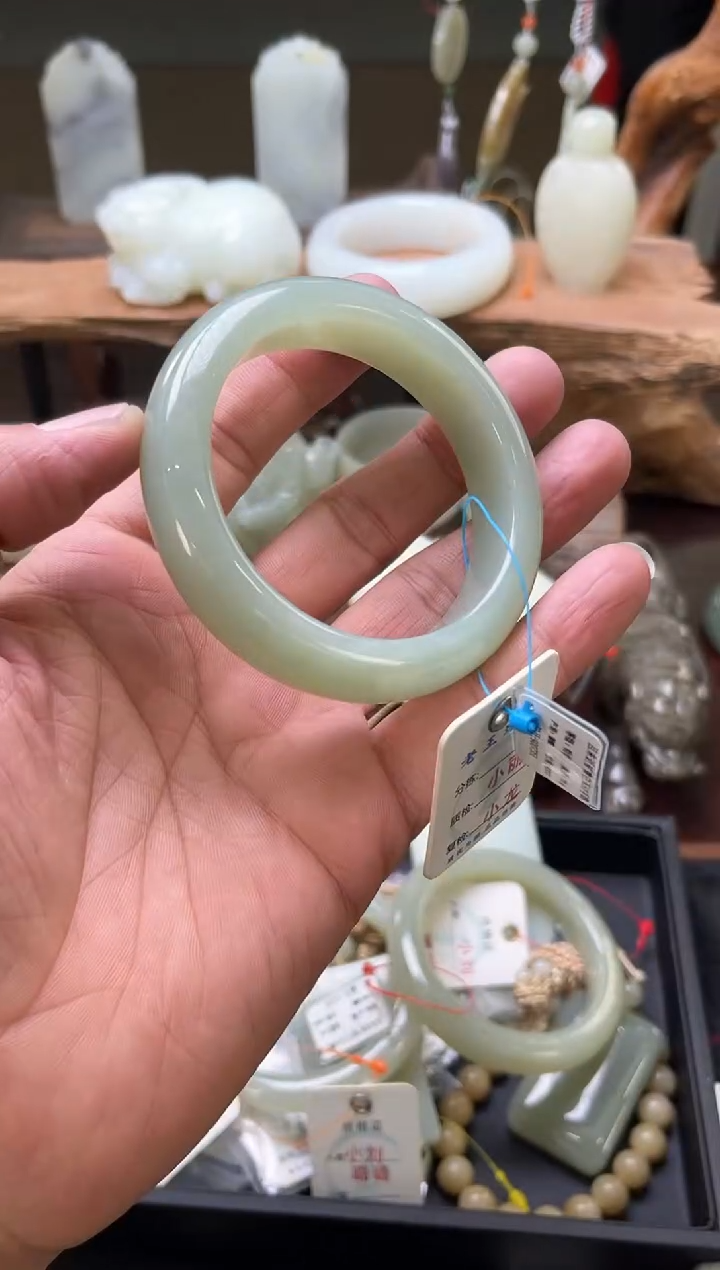 【闪购商品】和田玉手镯未镶嵌且末青白蓝调手镯57圈9007351