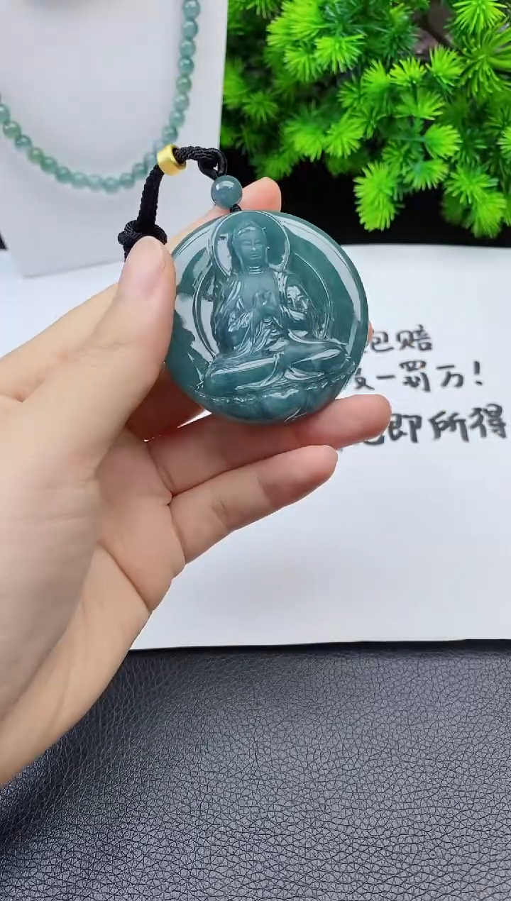 翡翠未镶嵌颈饰 