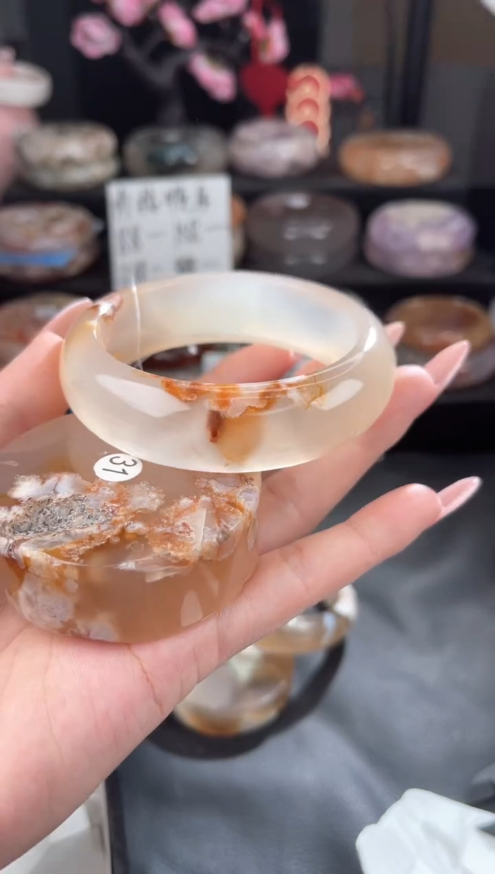 【闪购商品】石英质玉手镯未镶嵌60