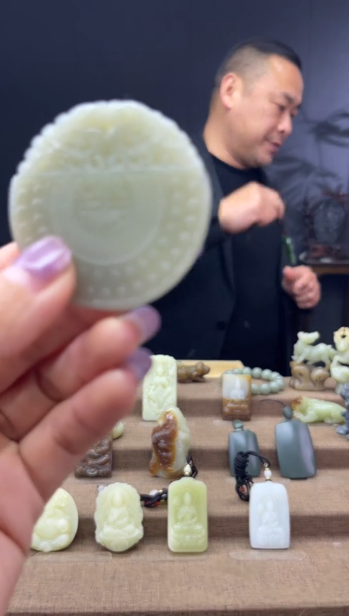 颈饰未镶嵌和田玉1