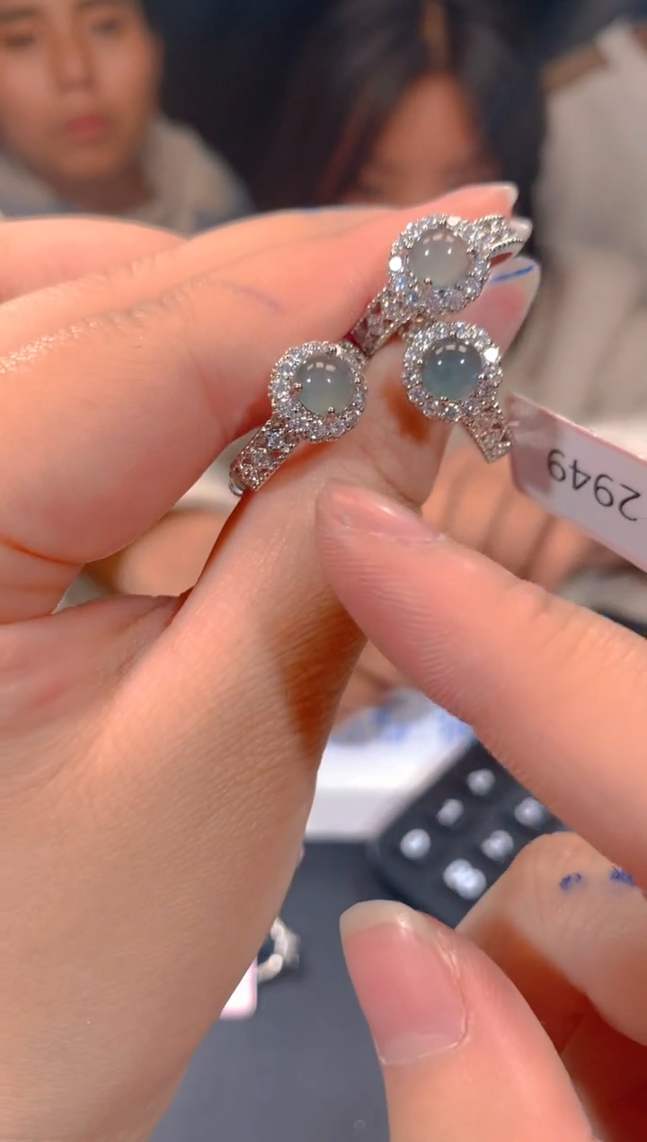 【闪购商品】定制翡翠未镶嵌12定制翡翠，多样性发货（发其一）