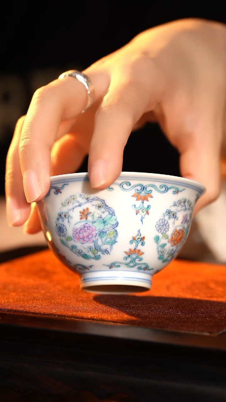 J涂杏花窑斗彩四季团花杯