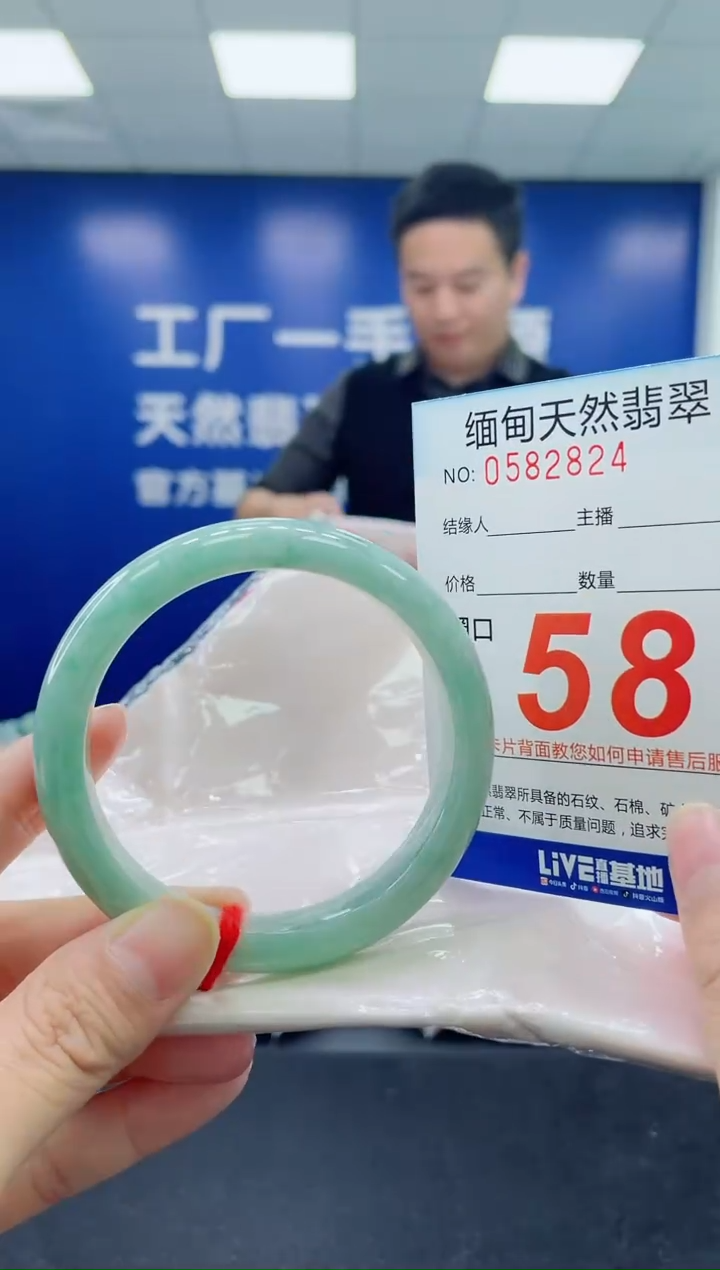 未镶嵌手镯翡翠天然翡翠手镯