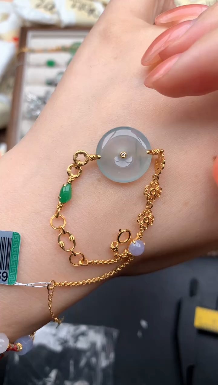 18K金镶嵌挂件翡翠1