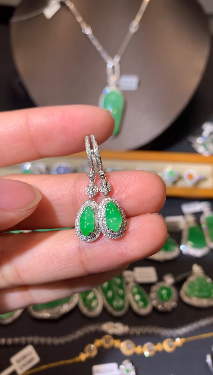 【闪购商品】翡翠吊坠(不含链)18K金镶嵌耳饰