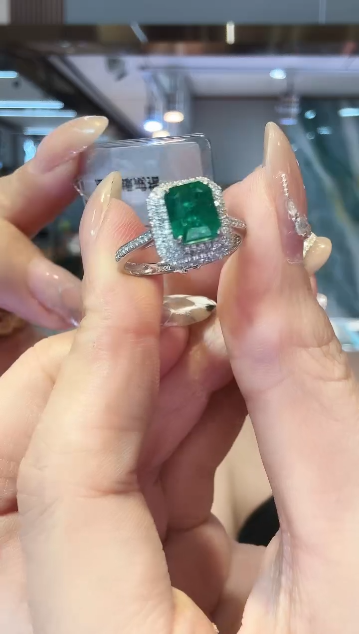 铂Pt950镶嵌戒指祖母绿1.70ct