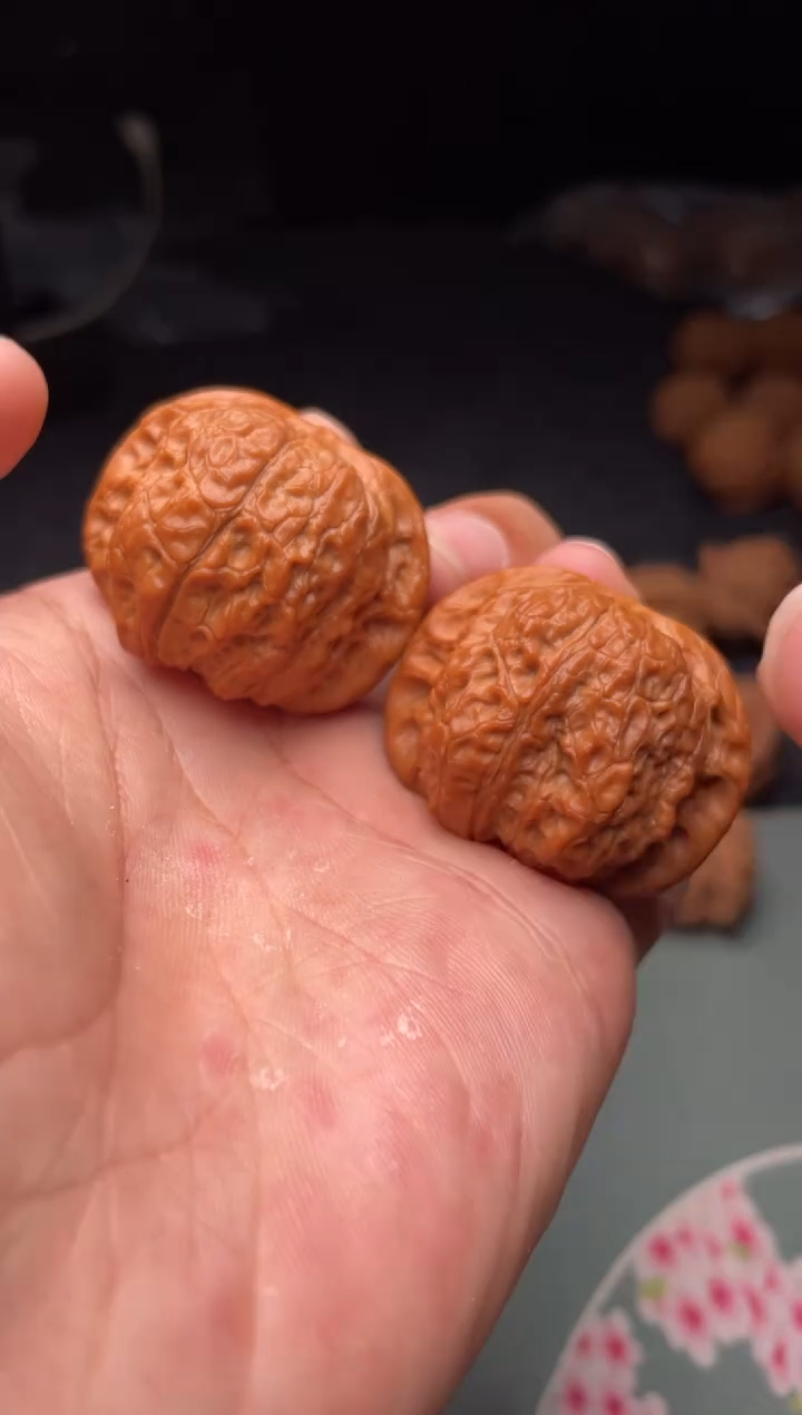 把件文玩核桃a63   血麒麟   38尺