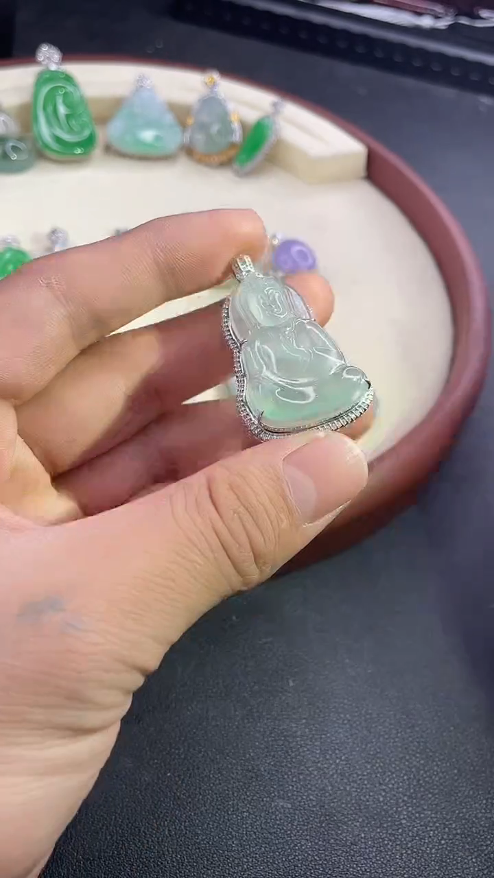 【闪购商品】翡翠颈饰18K金镶嵌吊坠