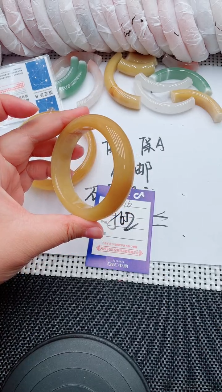 未镶嵌手镯石英质玉76-56-57