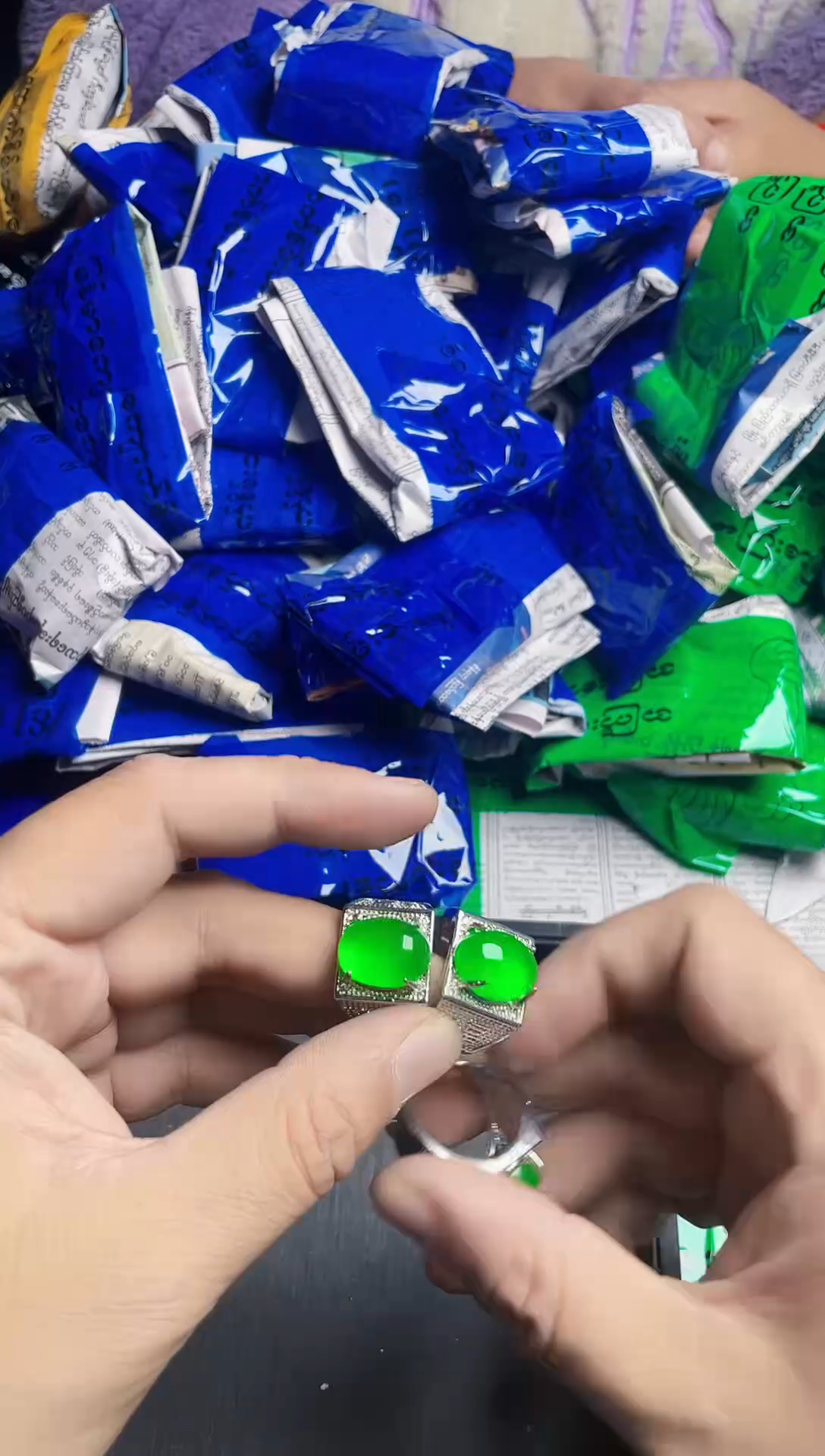 强子收货--所见即所得--多样性发货--FH815绿色蛋面戒指