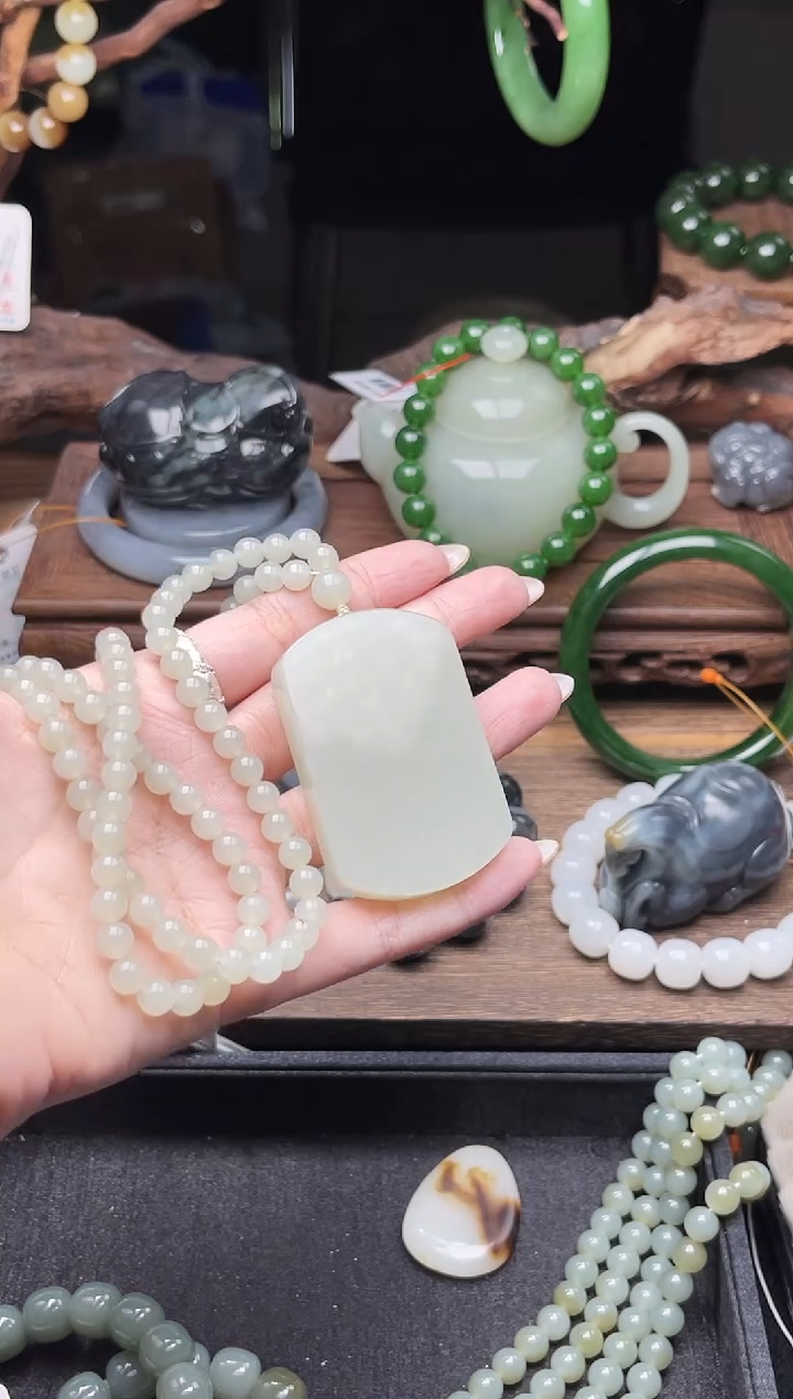 吊坠(赠链)未镶嵌和田玉迪克兰 无事牌