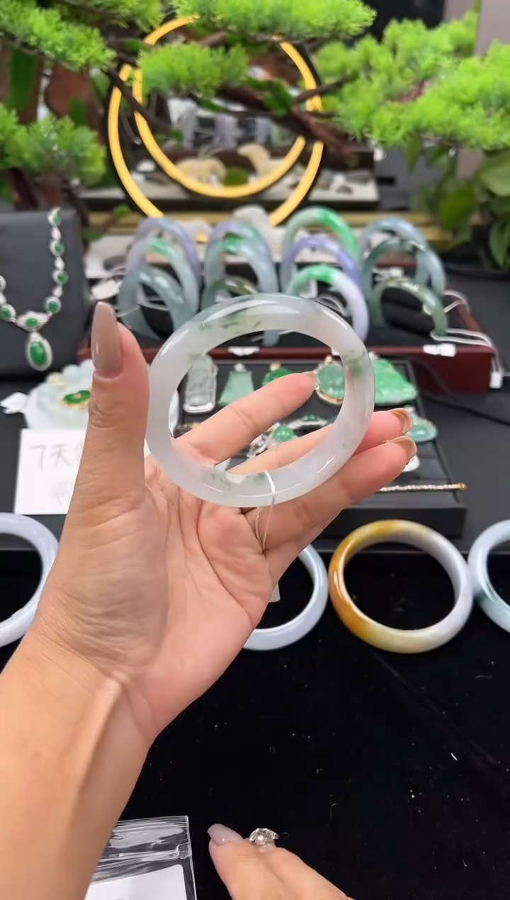 未镶嵌手镯翡翠手镯