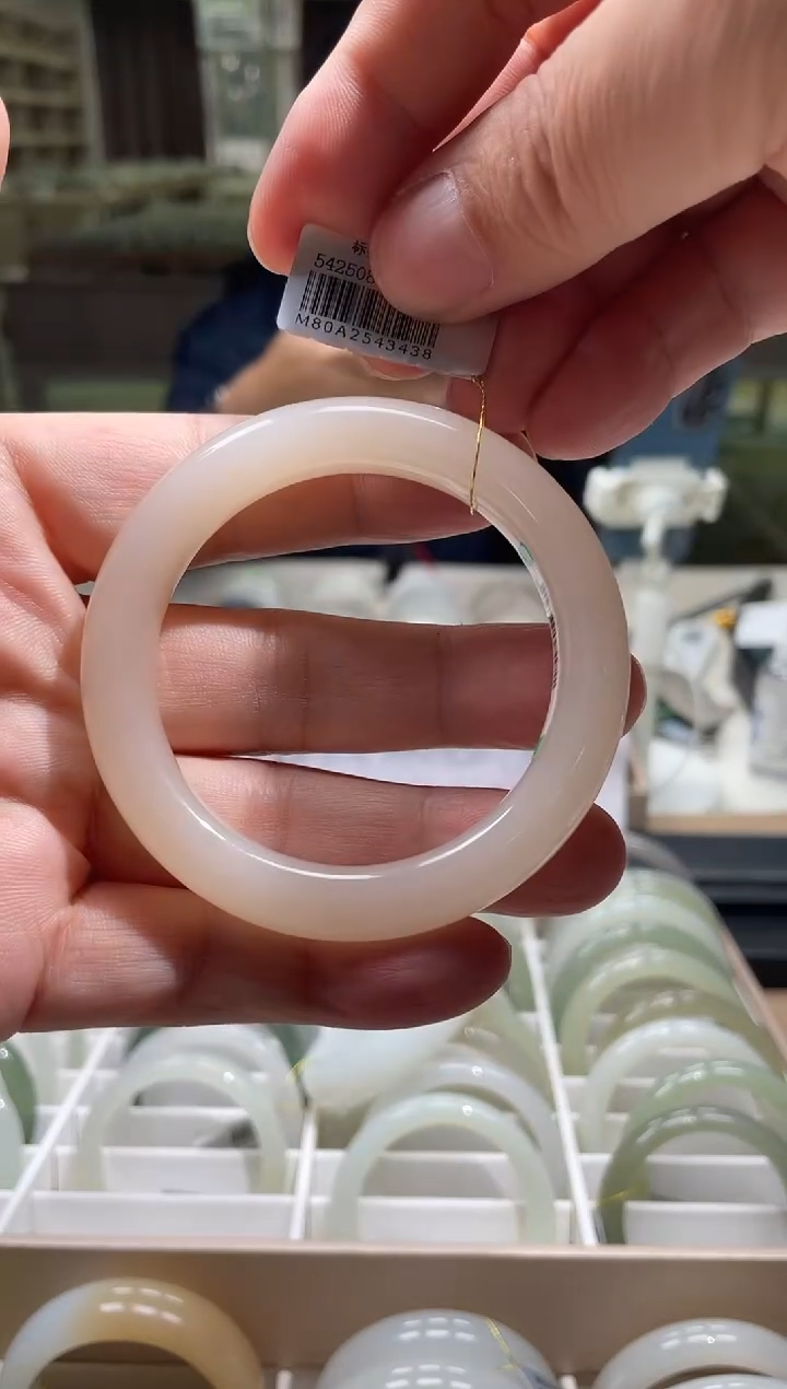 未镶嵌手镯和田玉54圈口 3438