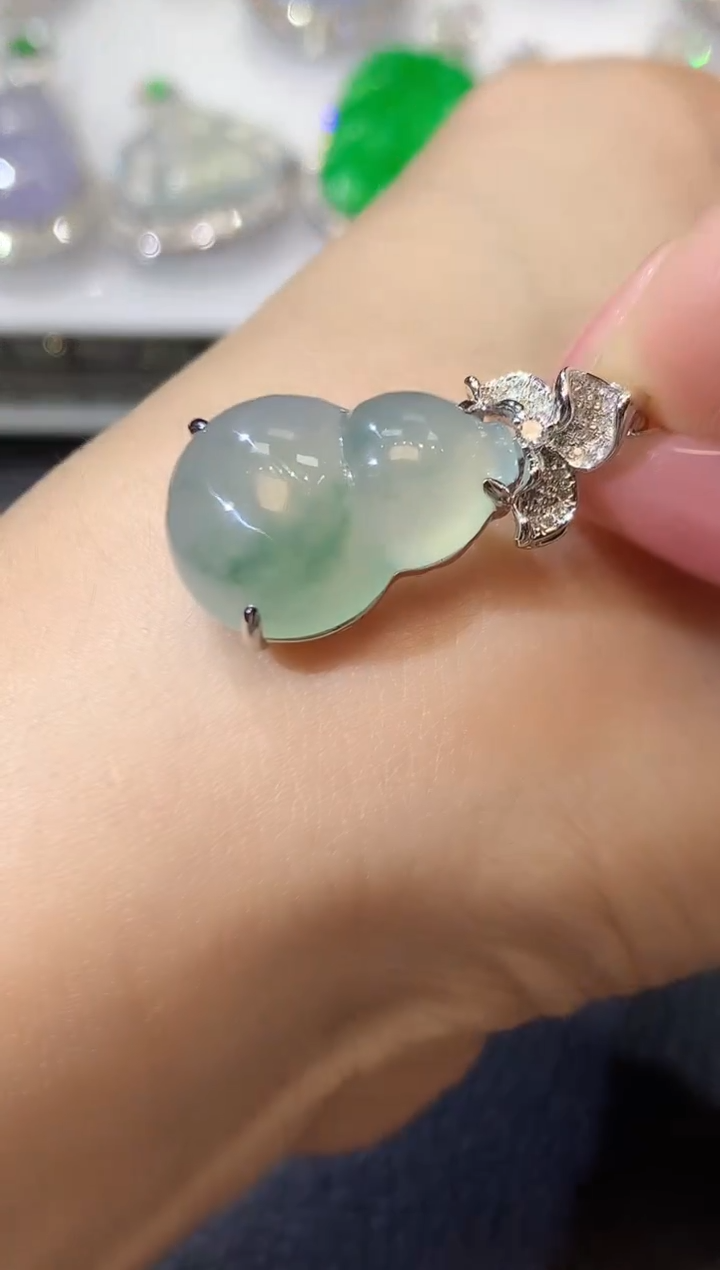 【闪购商品】翡翠吊坠(不含链)18K金镶嵌C23