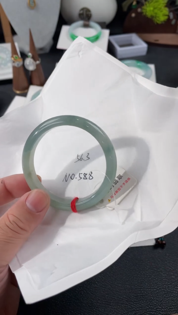 【闪购商品】翡翠手镯未镶嵌56.3正圈