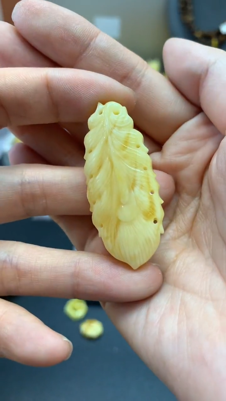 【闪购商品】未镶嵌琥珀珠宝奇石2545