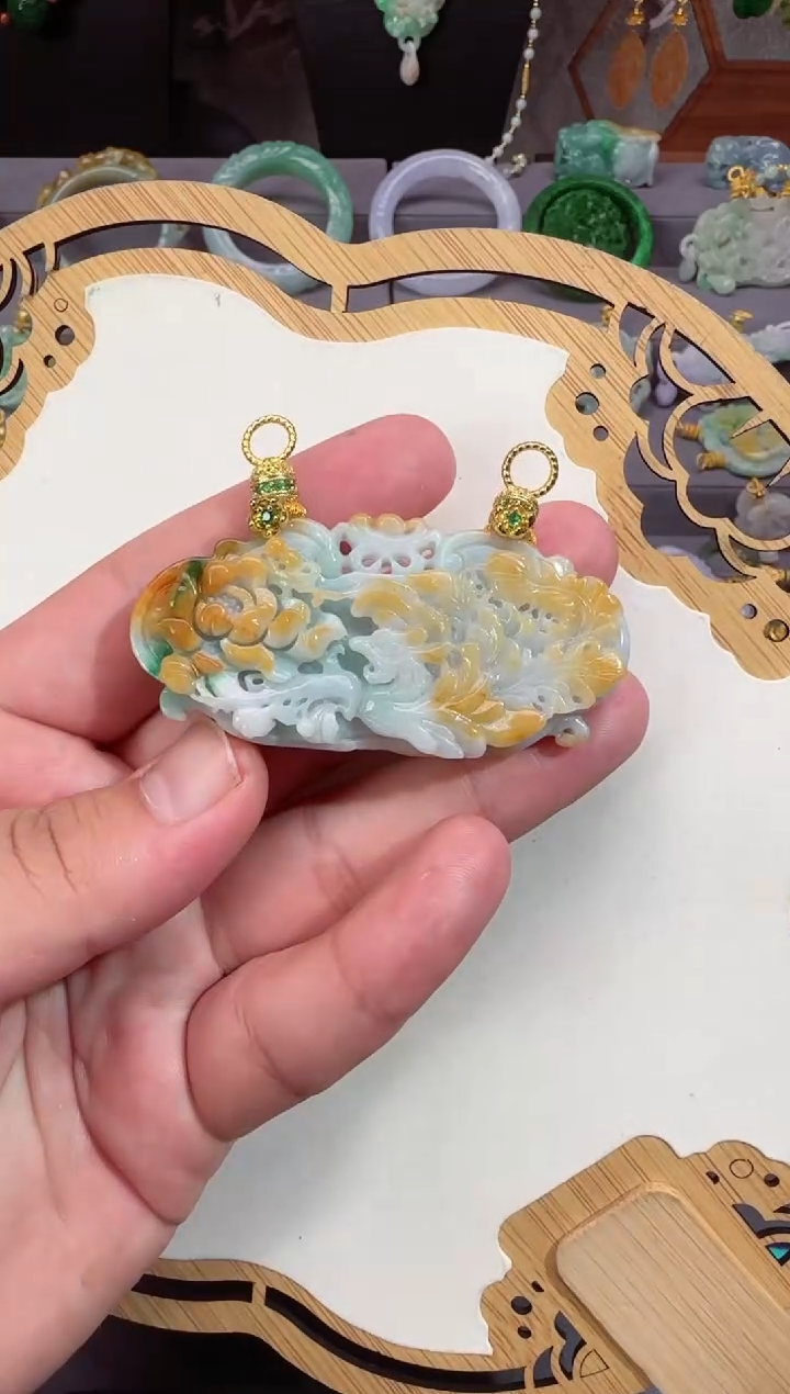 【闪购商品】翡翠颈饰未镶嵌牌子