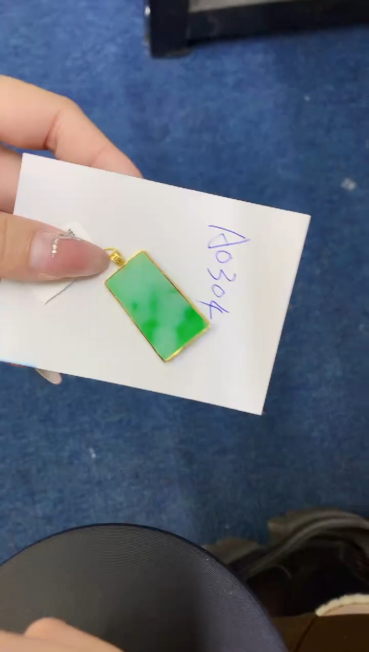 【闪购商品】翡翠颈饰18K金镶嵌0000000000000