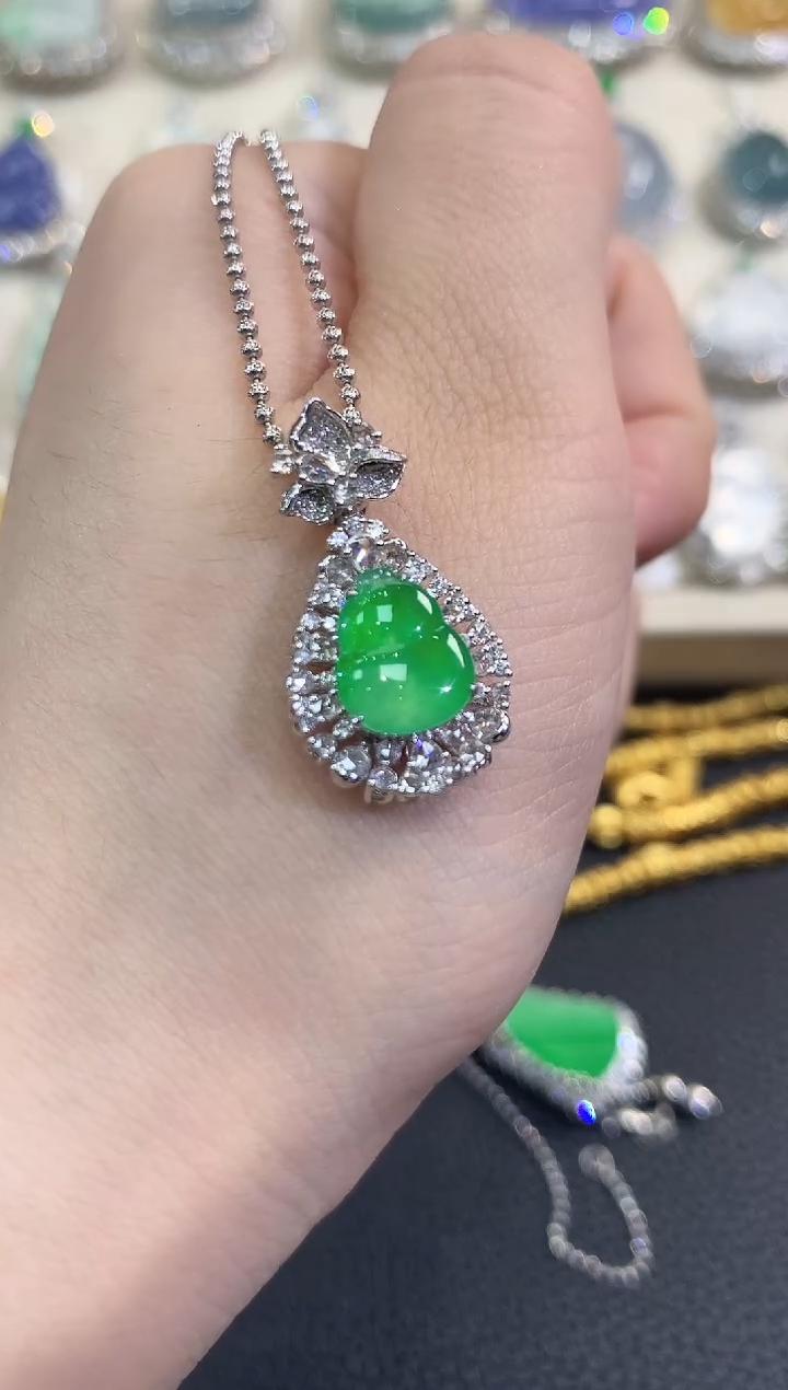 翡翠18K金镶嵌吊坠(不含链)春日珠宝 C17