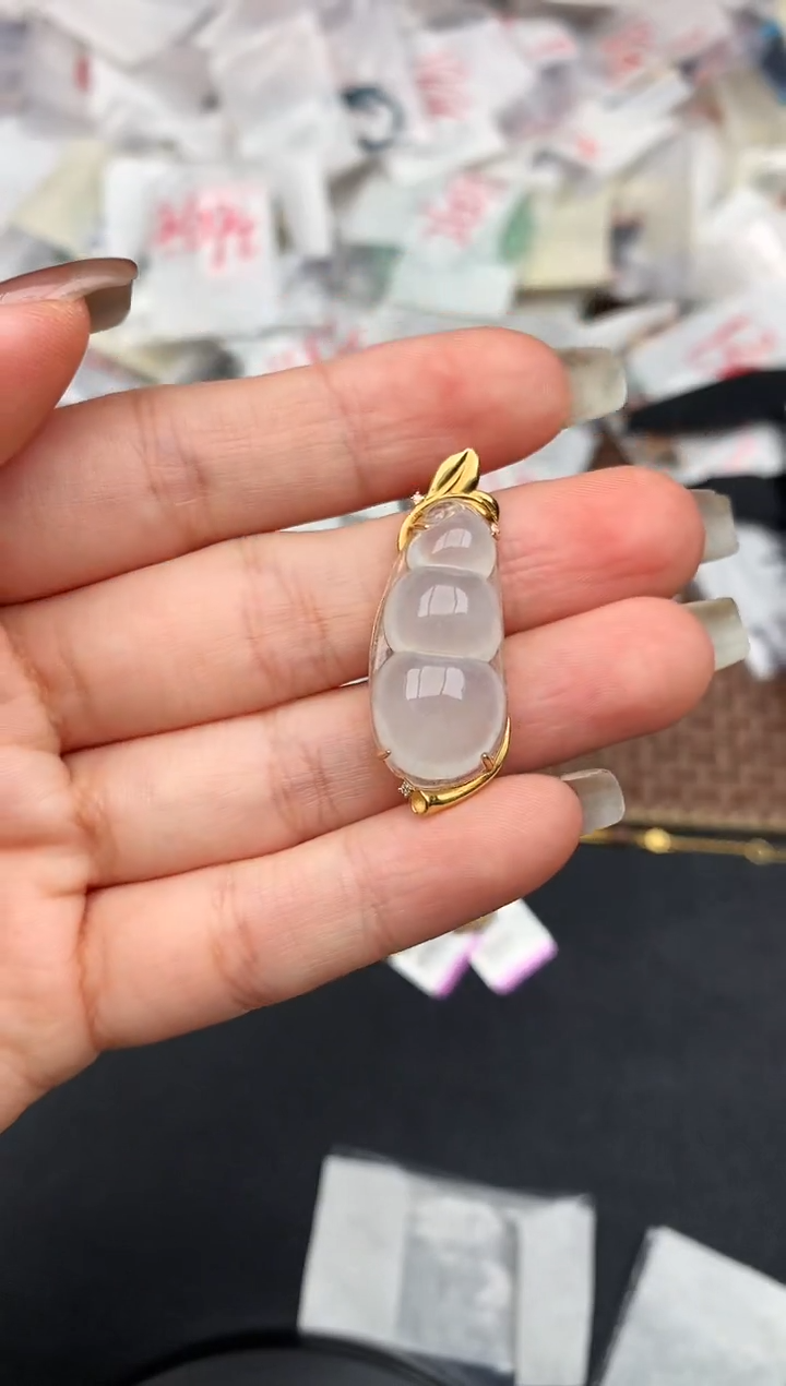 18K金镶嵌挂件翡翠—