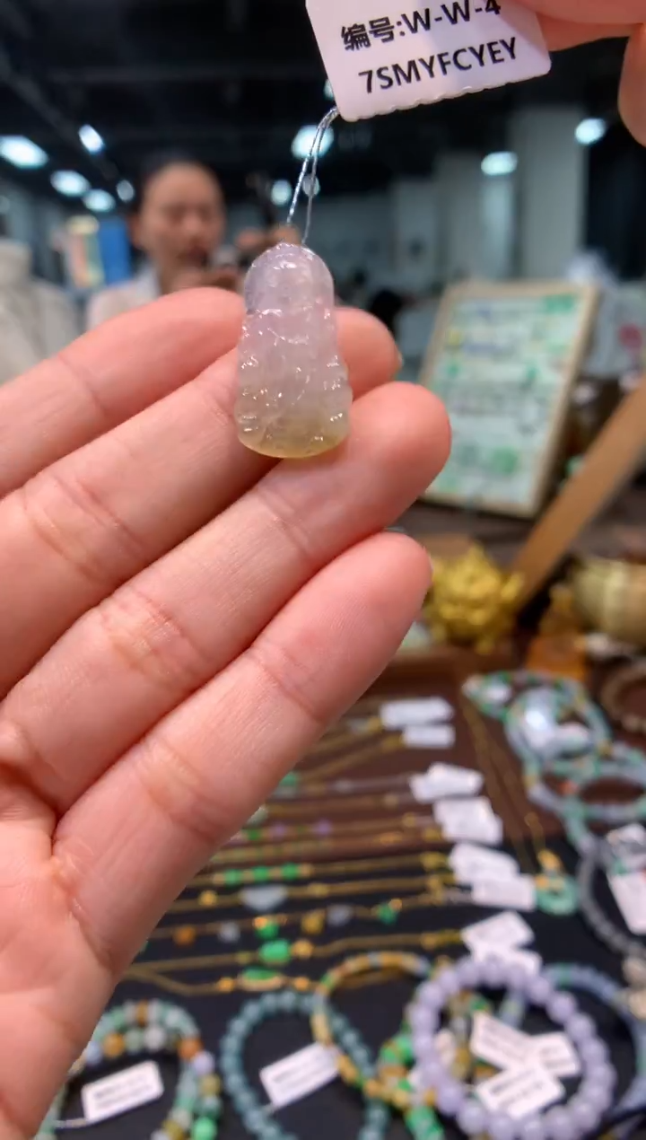 颈饰未镶嵌翡翠观音