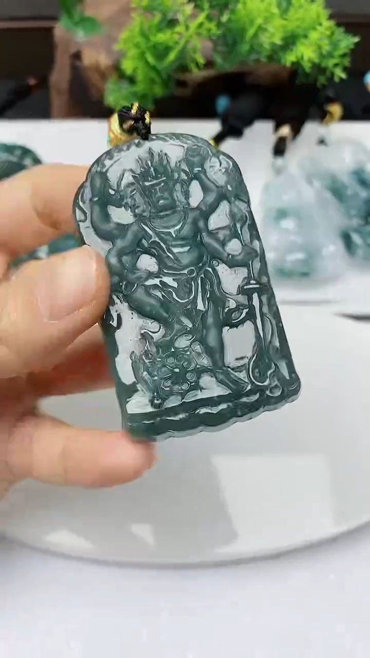 【闪购商品】翡翠颈饰未镶嵌        