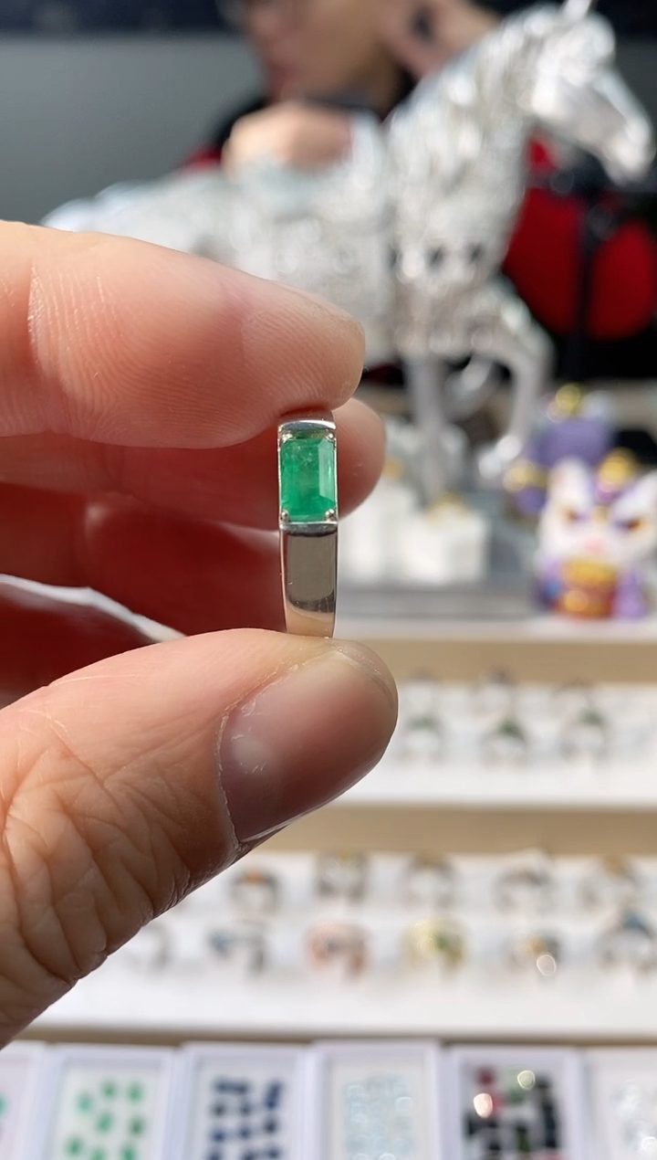 【闪购商品】祖母绿戒指银S925镶嵌111111