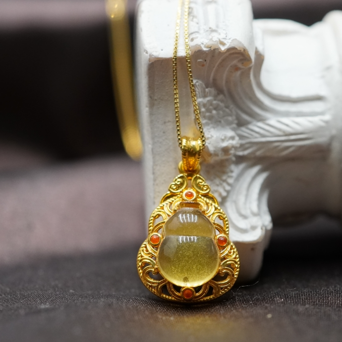 18K琥珀蓝珀葫芦吊坠 CA062503