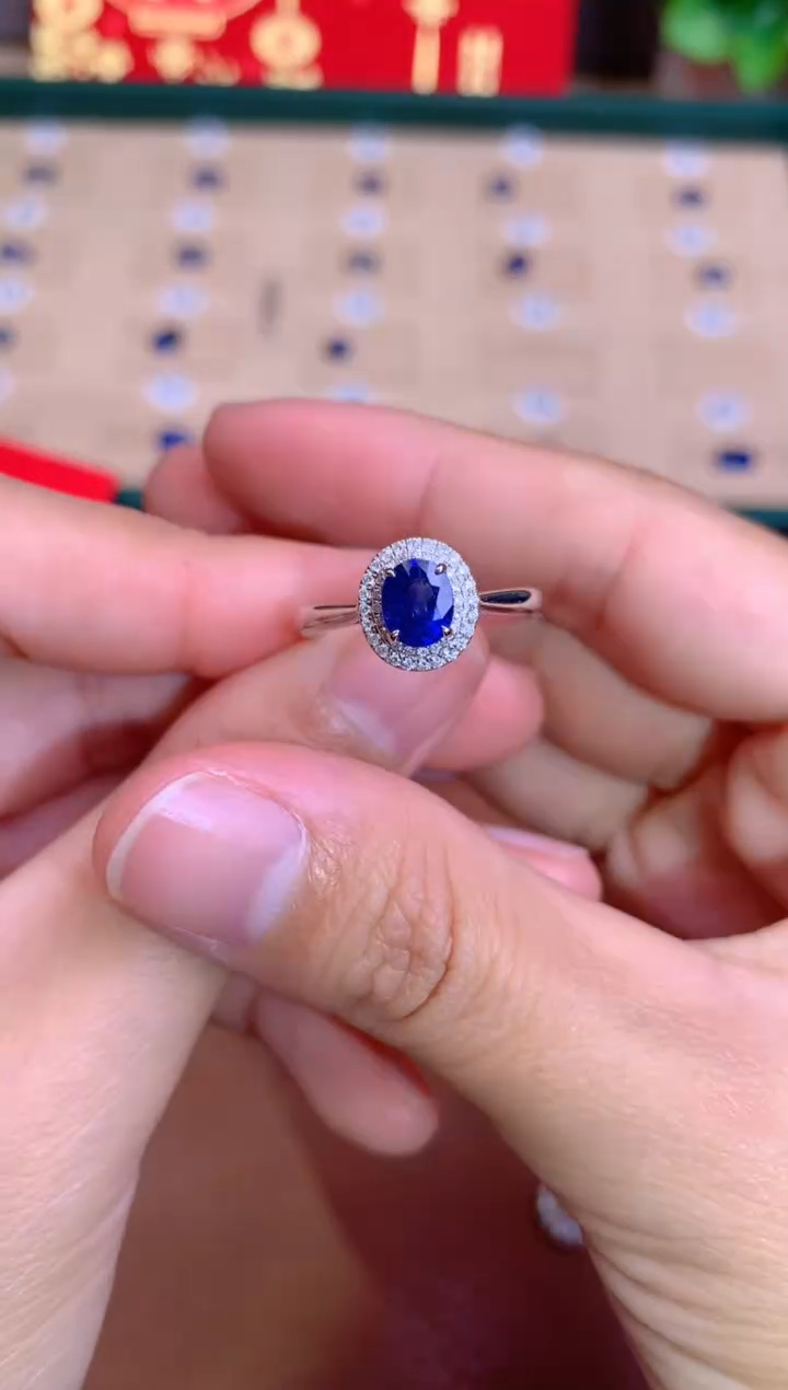 【闪购商品】蓝宝石戒指18K金镶嵌0.8CT