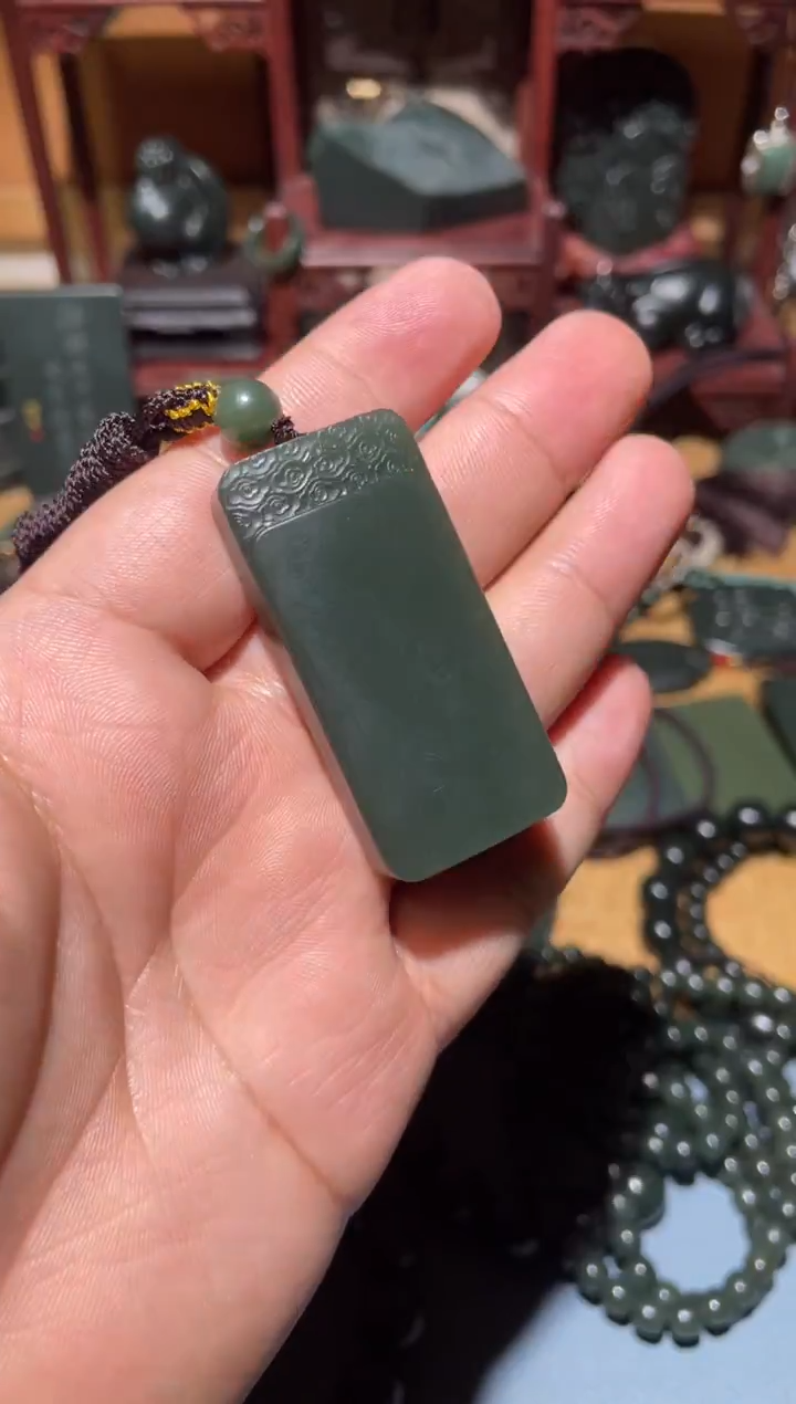 颈饰未镶嵌和田玉（青玉）1