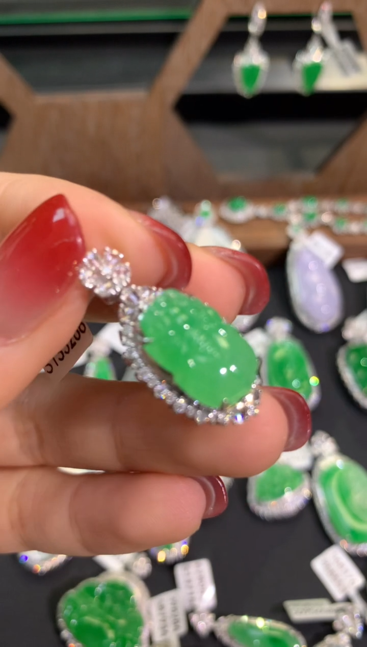 【闪购商品】翡翠吊坠(不含链)18K金镶嵌吊坠