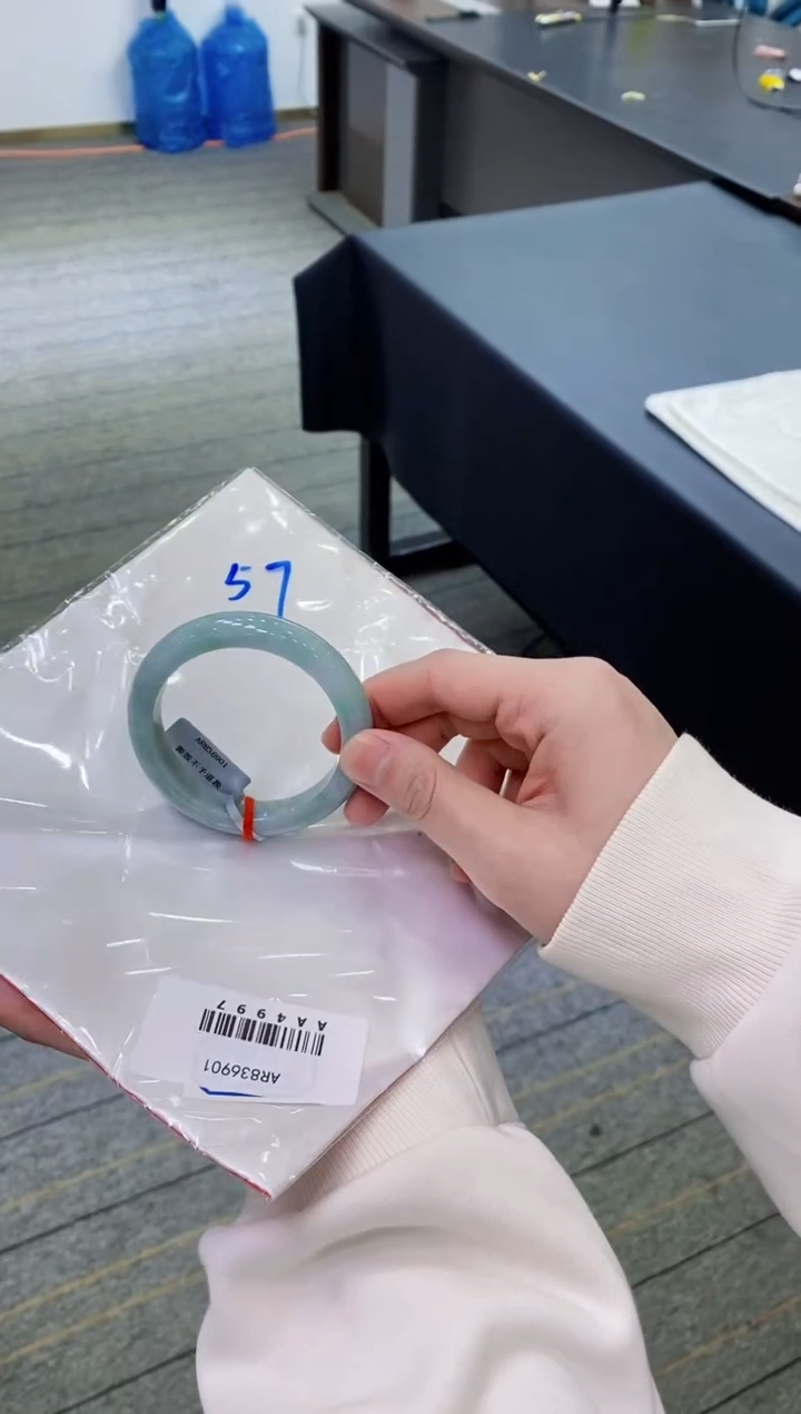 【闪购商品】翡翠手镯未镶嵌             