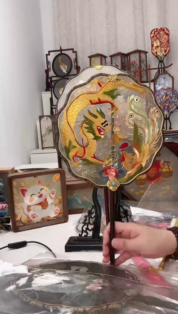 扇子苏绣作品手工团扇