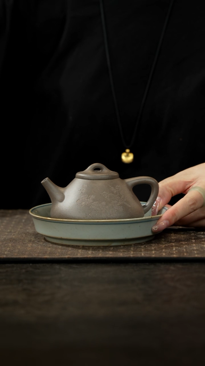 茶壶紫砂蟹壳青刻绘子冶200cc