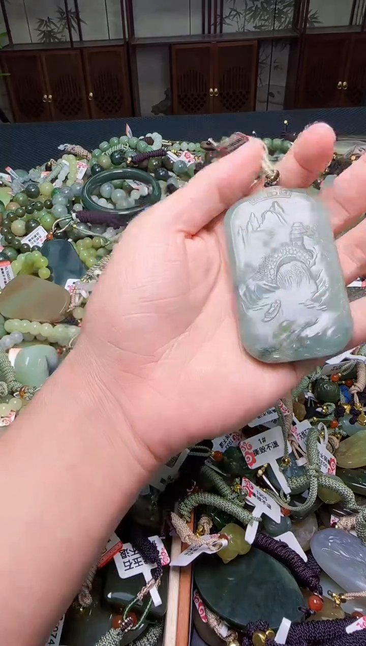 颈饰未镶嵌和田玉1