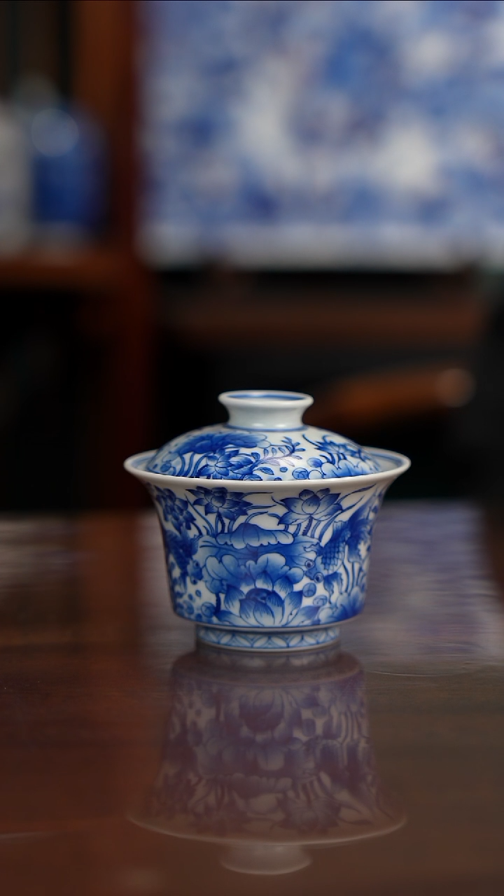 柴窑青花荷花盖碗