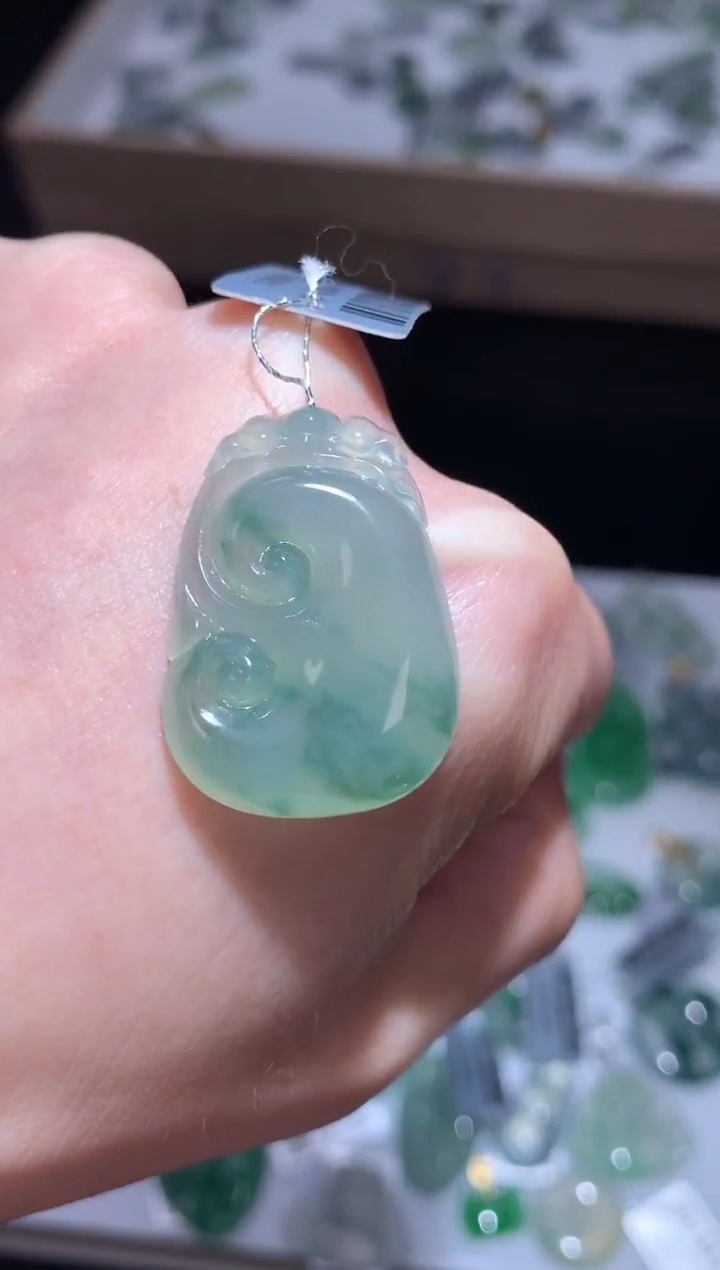 18K金镶嵌定制翡翠如意