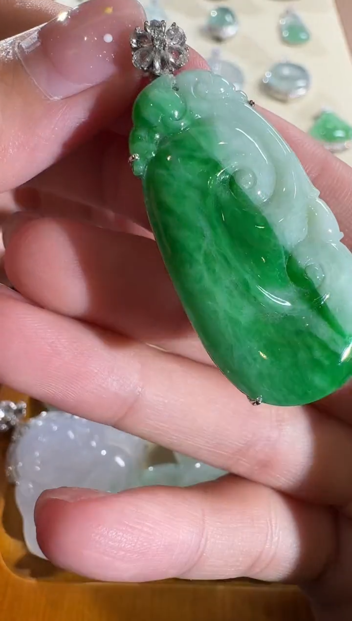 【闪购商品】翡翠吊坠(不含链)18K金镶嵌【源头工厂】钻石镶嵌