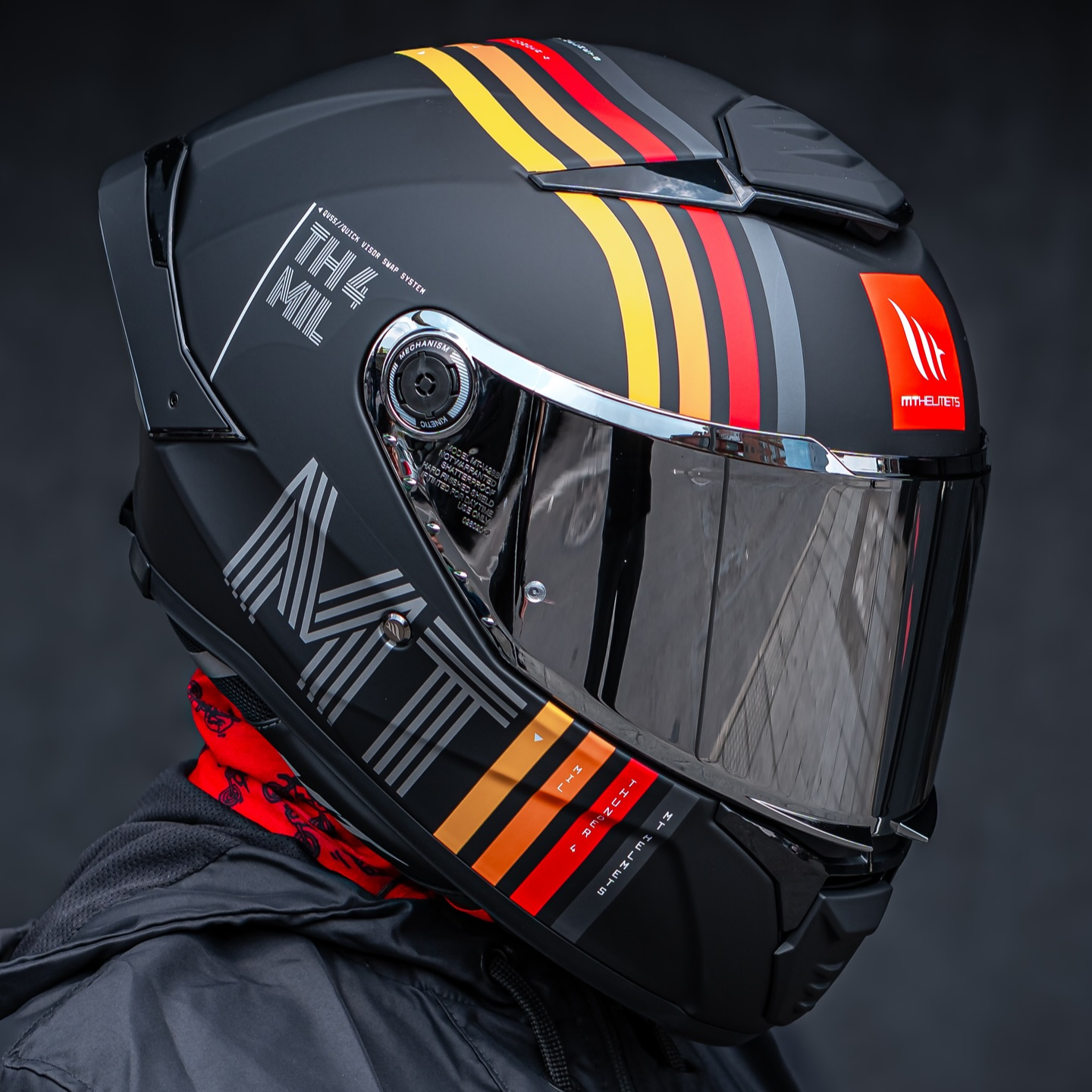 【机车小帅专属】西班牙MT雷神4年终清仓库存盔【轻微异味，介意勿拍】