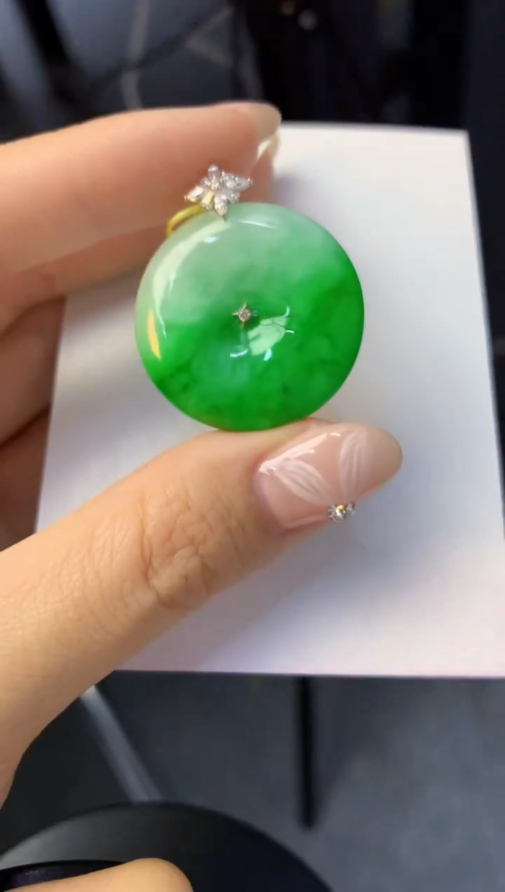 颈饰18K金镶嵌翡翠天然缅甸a货翡翠百元以上9元证书费自理