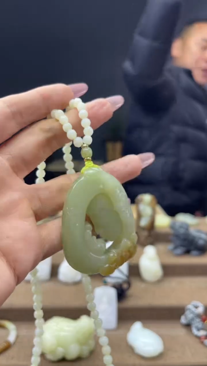 颈饰未镶嵌和田玉1