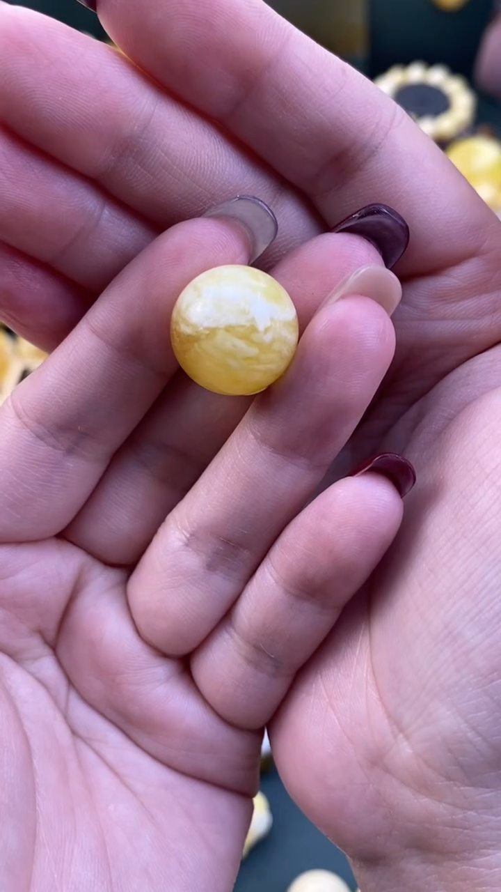 【闪购商品】琥珀裸石未镶嵌月.32