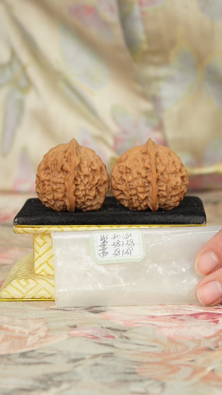 【闪购商品】文玩核桃把件非嫁接元宝