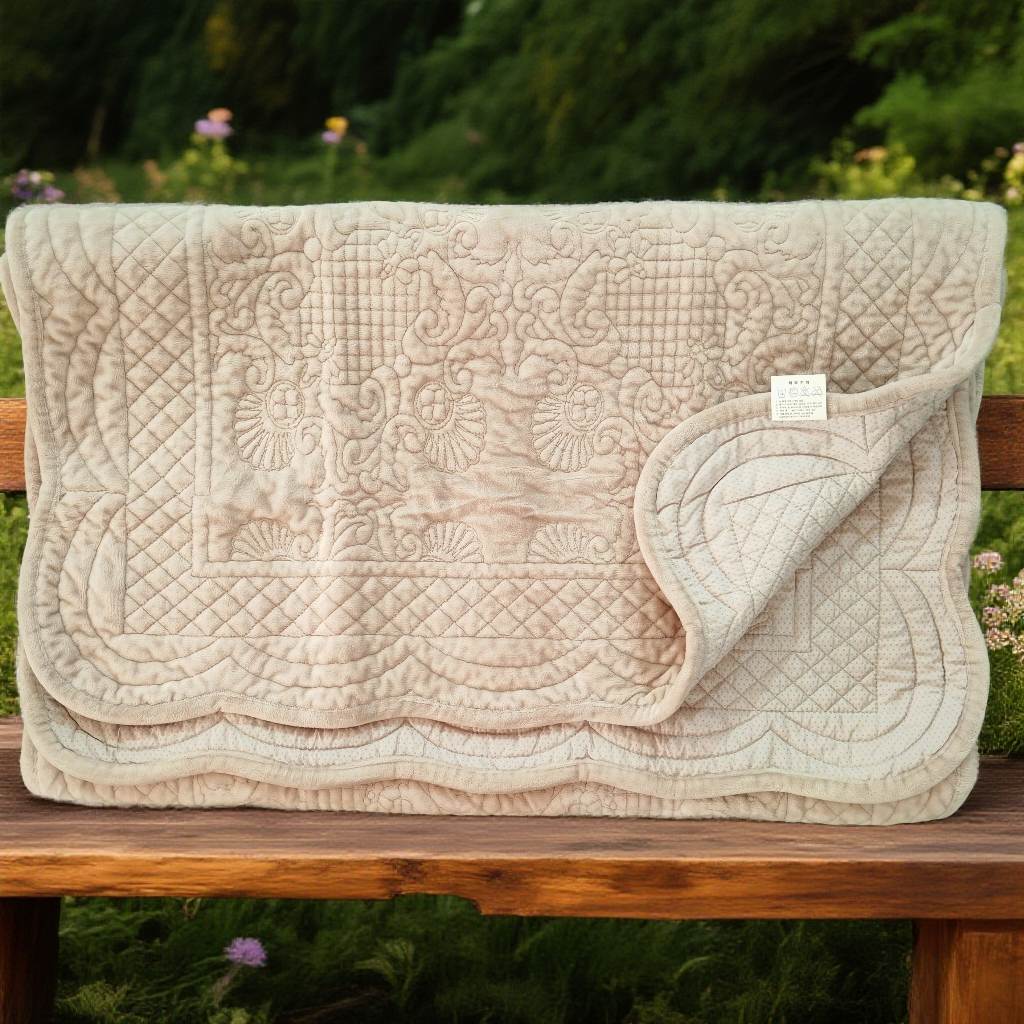 浅卡其色（GREY）贝壳绗缝绒面带防滑颗粒沙发垫尺寸约70*300