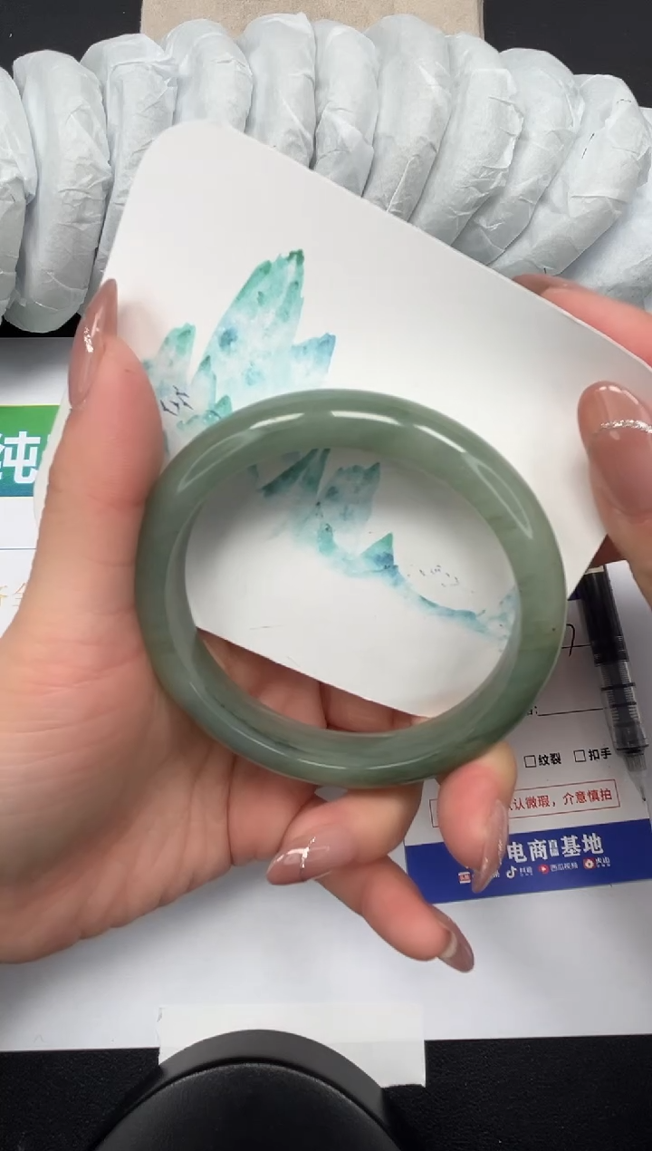 【闪购商品】石英质玉手镯未镶嵌124-62.7