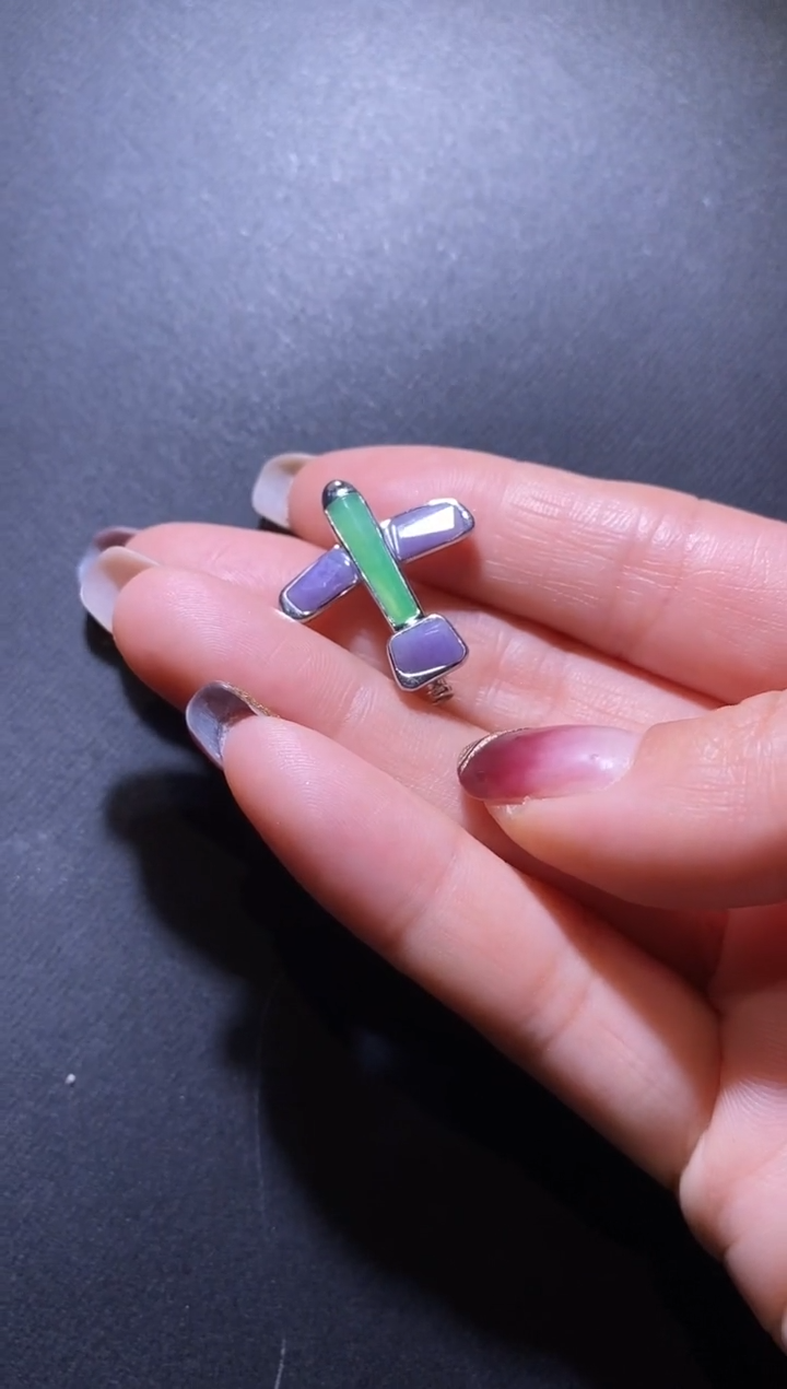 颈饰银S925镶嵌翡翠翡翠飞机吊坠