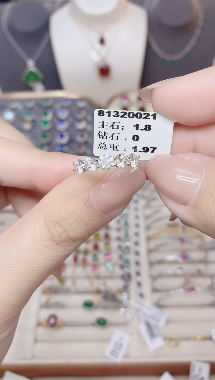 18K金镶嵌戒指/指环钻石1.8CT